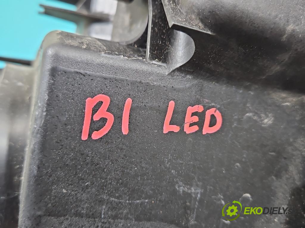 Toyota Rav4 IV 2013-2018 2.0 D4D 143 HP manual 105 kW 1995 cm3 5- Reflektor: pravý  (Svetlo predné pravé)