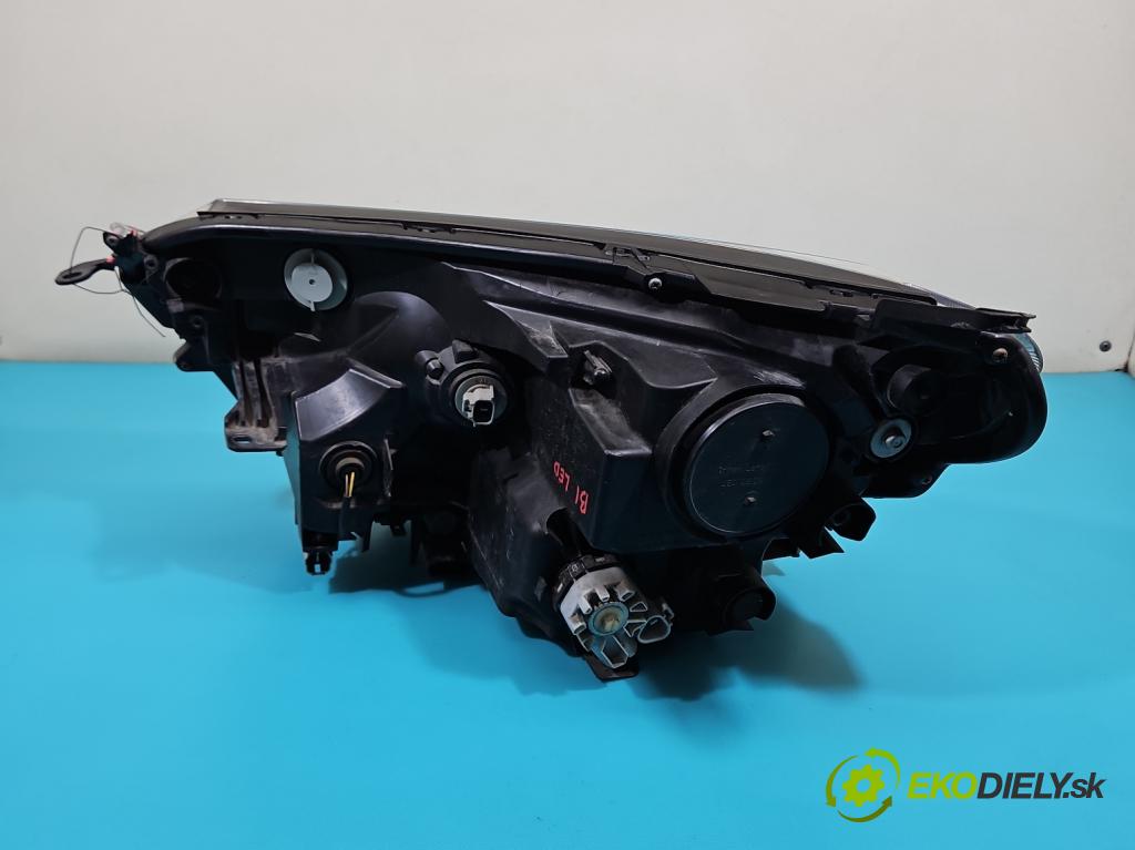 Toyota Rav4 IV 2013-2018 2.0 D4D 143 HP manual 105 kW 1995 cm3 5- Reflektor: pravý  (Svetlo predné pravé)