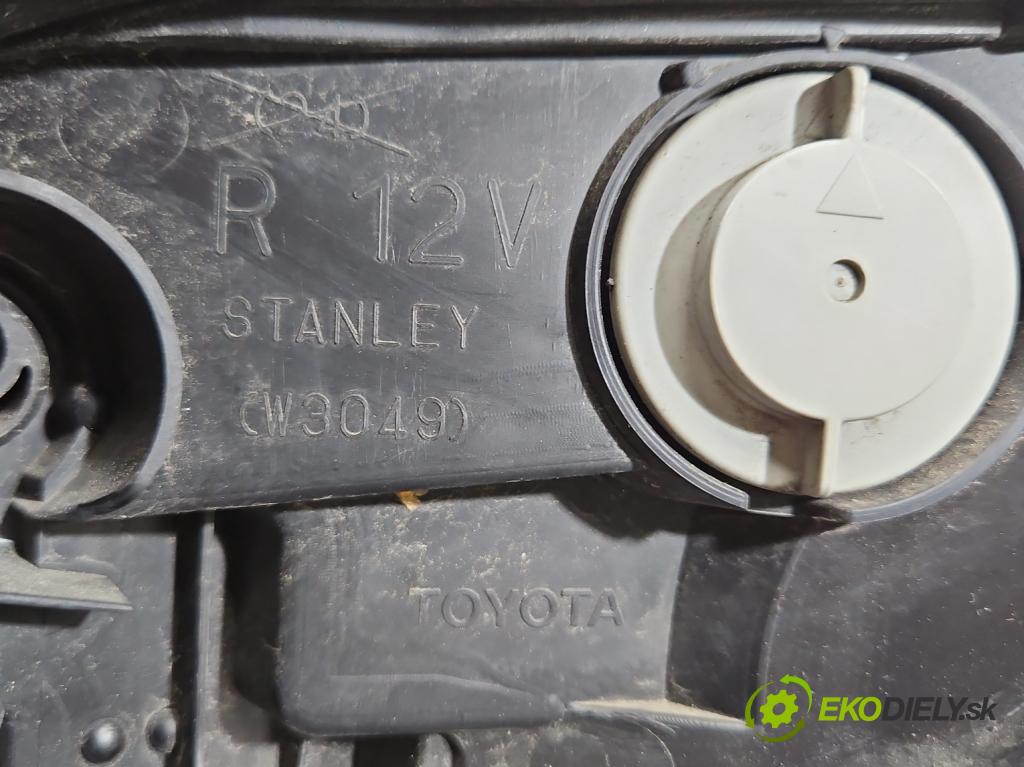 Toyota Rav4 IV 2013-2018 2.0 D4D 143 HP manual 105 kW 1995 cm3 5- Reflektor: pravý  (Svetlo predné pravé)