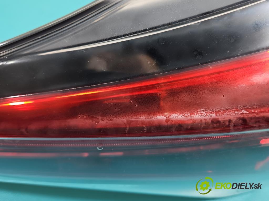 Toyota Rav4 IV 2013-2018 2.0 D4D 143 HP manual 105 kW 1995 cm3 5- svetlo / reflektor zadné pravé 81580-42031 (Kľučka dverí ostatné)