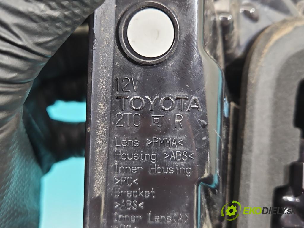 Toyota Rav4 IV 2013-2018 2.0 D4D 143 HP manual 105 kW 1995 cm3 5- svetlo / reflektor zadné pravé 81580-42031 (Kľučka dverí ostatné)