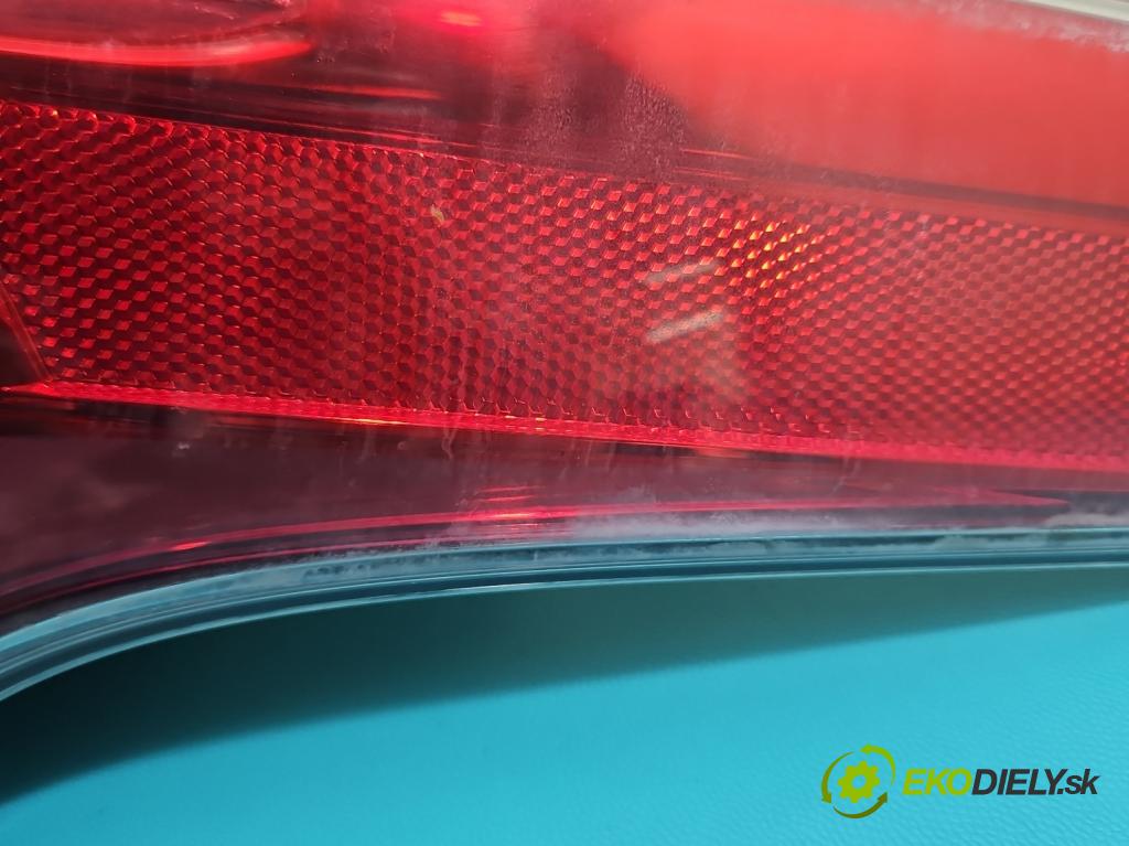 Toyota Rav4 IV 2013-2018 2.0 D4D 143 HP manual 105 kW 1995 cm3 5- svetlo / reflektor zadné pravé 81550-42201 (Kľučka dverí ostatné)