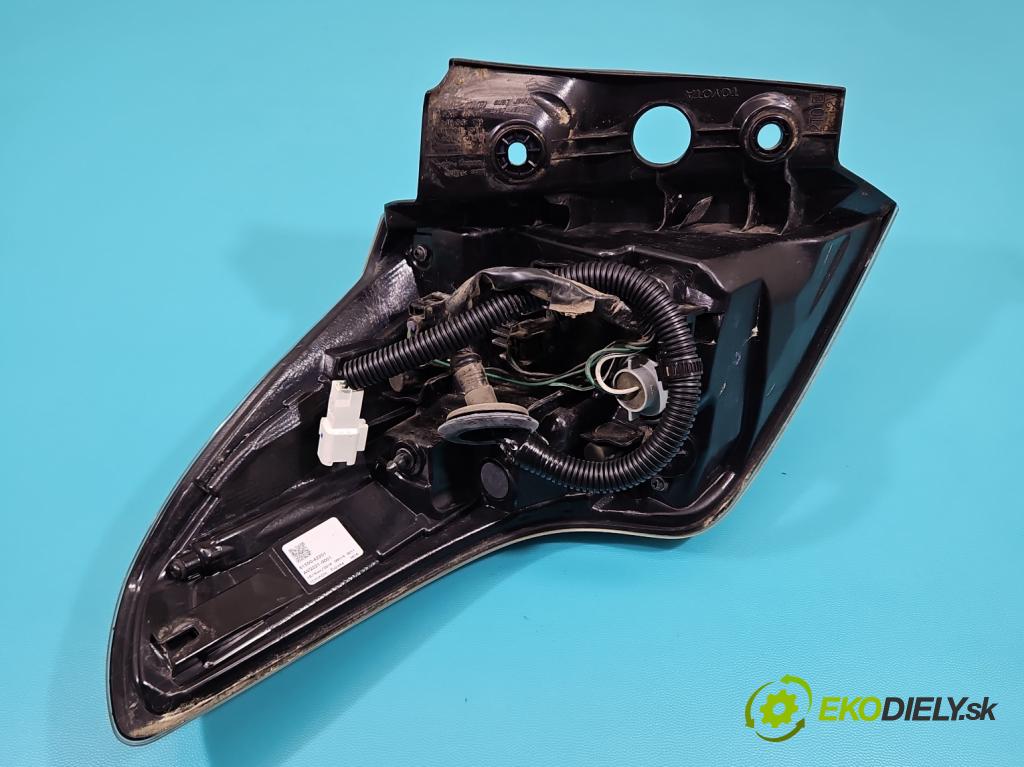 Toyota Rav4 IV 2013-2018 2.0 D4D 143 HP manual 105 kW 1995 cm3 5- svetlo / reflektor zadné pravé 81550-42201 (Kľučka dverí ostatné)