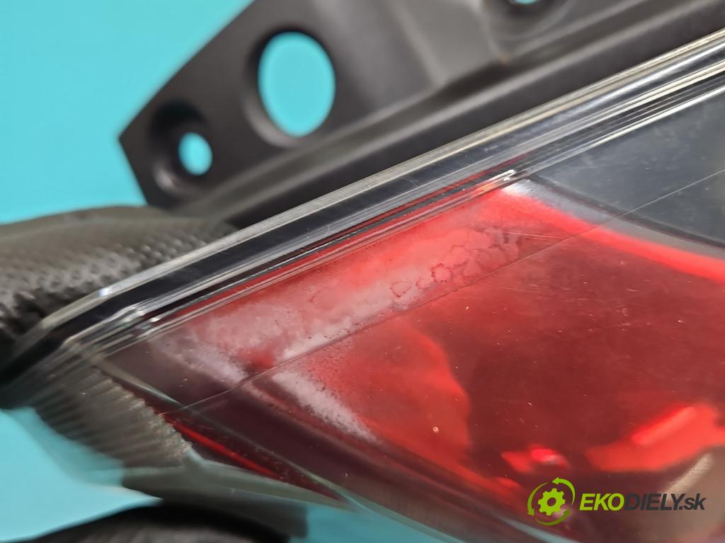 Toyota Rav4 IV 2013-2018 2.0 D4D 143 HP manual 105 kW 1995 cm3 5- svetlo / reflektor zadné pravé 81550-42201 (Kľučka dverí ostatné)