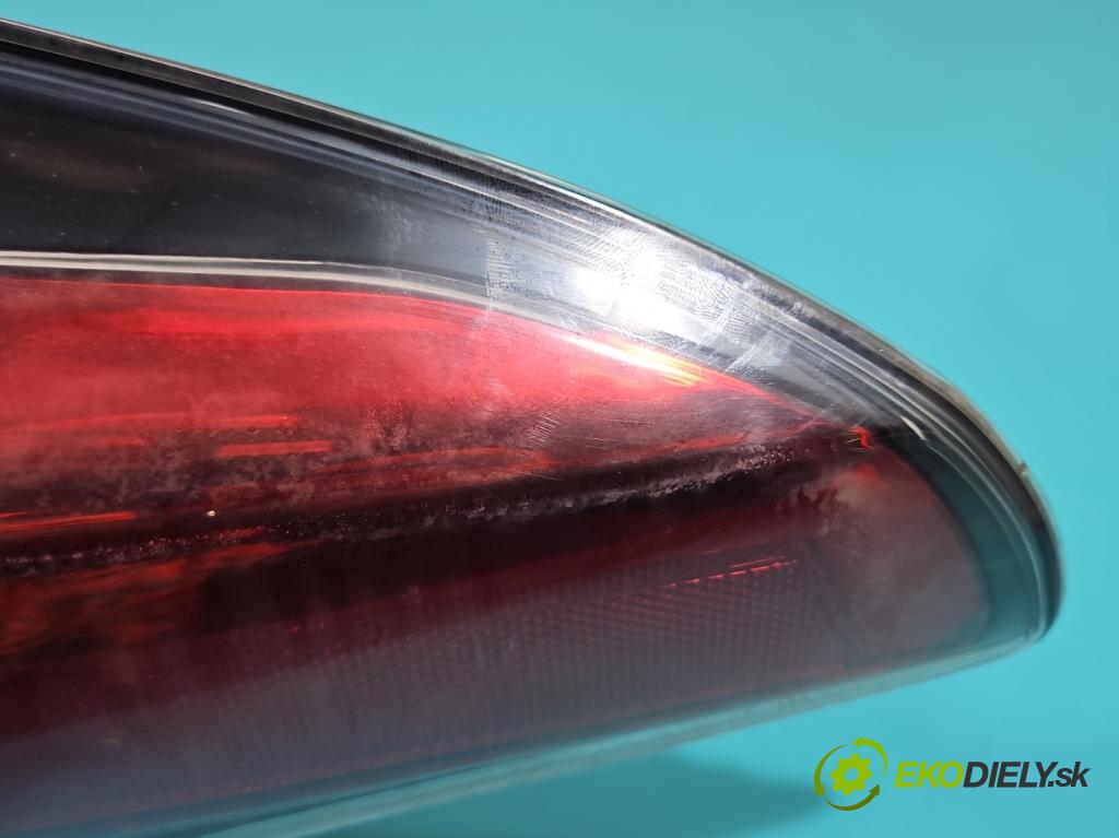 Toyota Rav4 IV 2013-2018 2.0 D4D 143 HP manual 105 kW 1995 cm3 5- svetlo / reflektor zadné pravé 81550-42201 (Kľučka dverí ostatné)