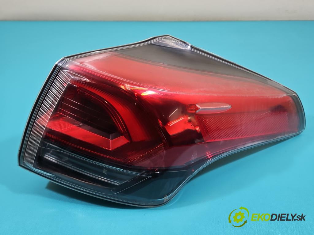 Toyota Rav4 IV 2013-2018 2.0 D4D 143 HP manual 105 kW 1995 cm3 5- svetlo / reflektor zadné pravé 81550-42201 (Kľučka dverí ostatné)