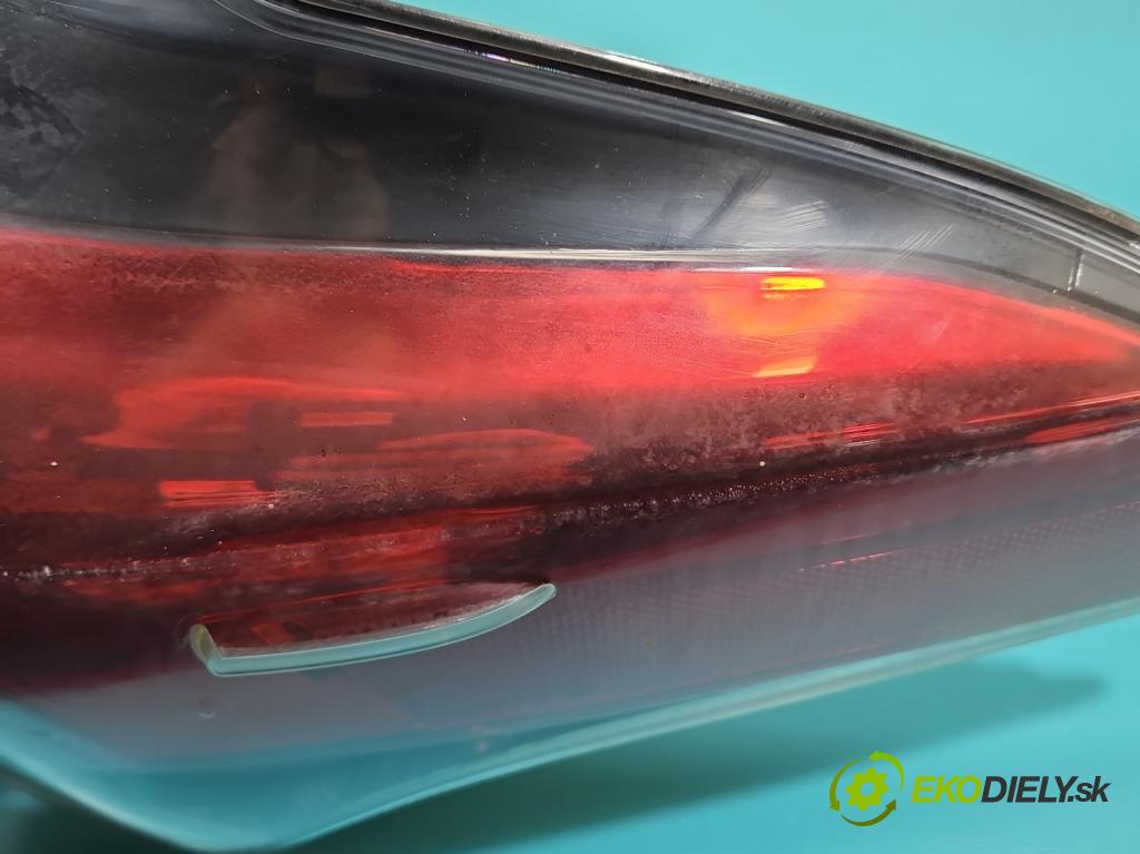 Toyota Rav4 IV 2013-2018 2.0 D4D 143 HP manual 105 kW 1995 cm3 5- svetlo / reflektor zadné pravé 81550-42201 (Kľučka dverí ostatné)