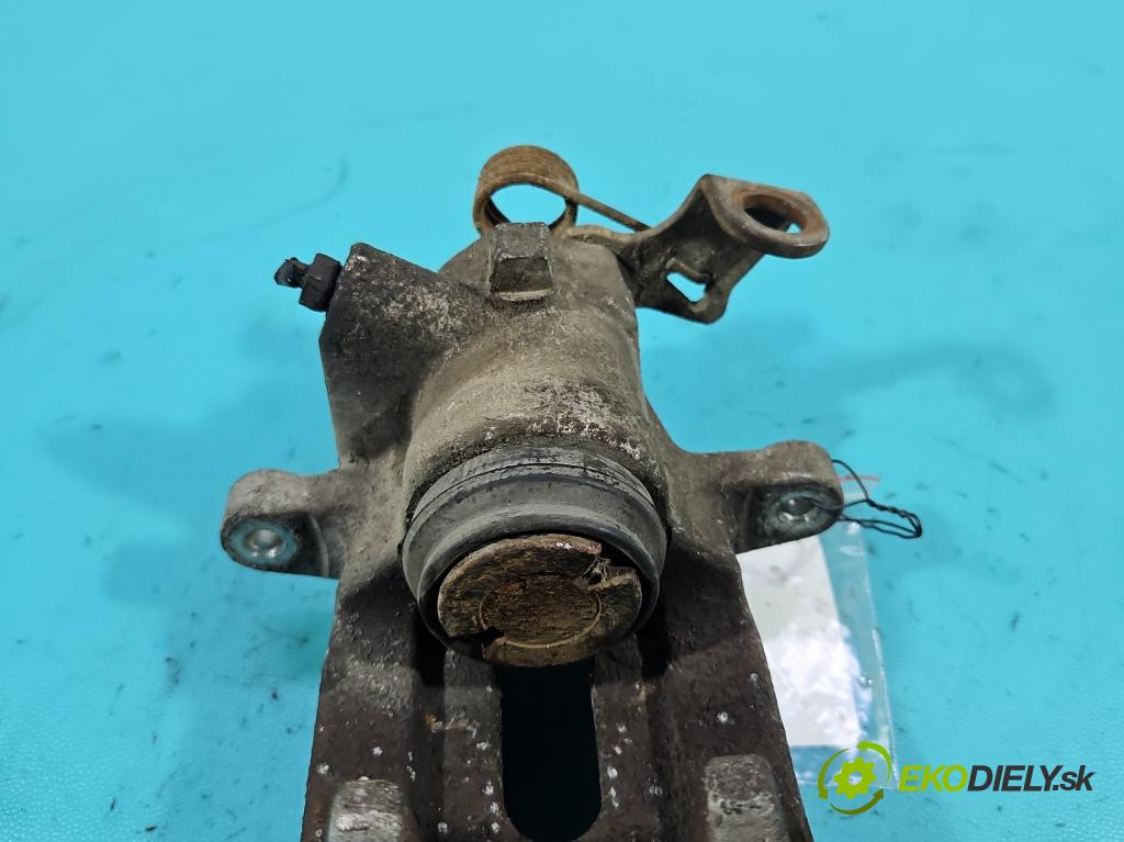 Peugeot 407 2.0 16V 140 HP manual 103 kW 1997 cm3 5- brzdič zadné pravý  (Kľučka dverí ostatné)