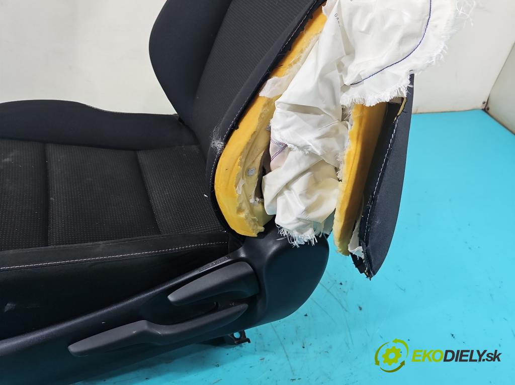 Toyota Rav4 IV 2013-2018 2.0 D4D 143 HP manual 105 kW 1995 cm3 5- Sedačka ľavý  (Sedadlo)