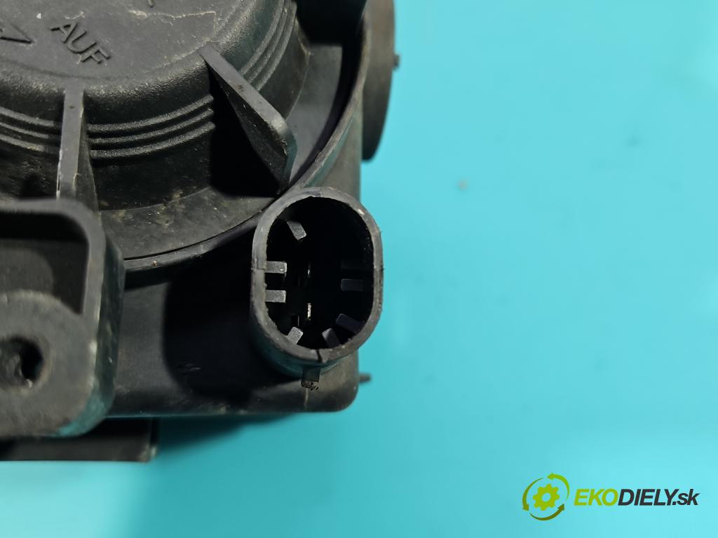 Opel Vectra C 2002-2008 1.9 cdti 120 hp manual 88 kW 1910 cm3 5- Halogen pravý 13162130 (Klika dveří ostatní)