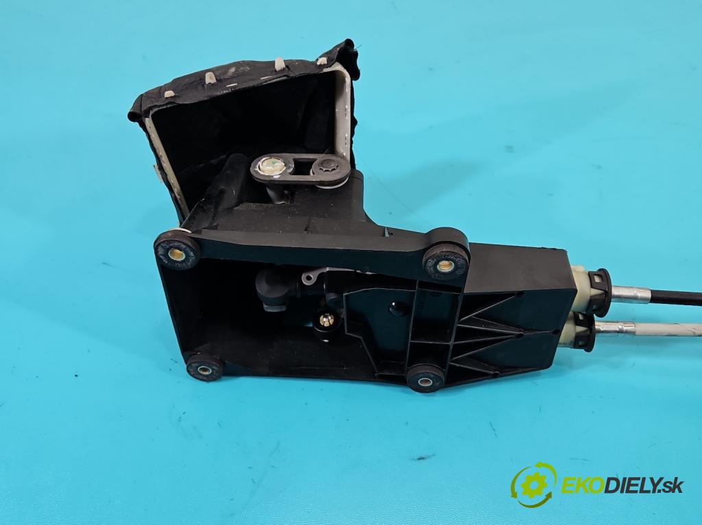 Opel Vectra C 2002-2008 1.9 cdti 120 hp manual 88 kW 1910 cm3 5- kulisa změny stupňová 013106476 (Řadicí páka (kulisa) )