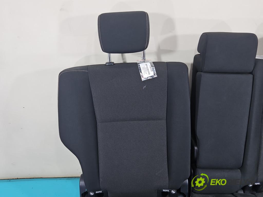 Toyota Rav4 IV 2013-2018 2.0 D4D 143 HP manual 105 kW 1995 cm3 5- Pohovka: zadné  (Sedadlo)