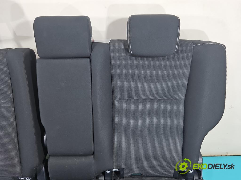 Toyota Rav4 IV 2013-2018 2.0 D4D 143 HP manual 105 kW 1995 cm3 5- Pohovka: zadné  (Sedadlo)
