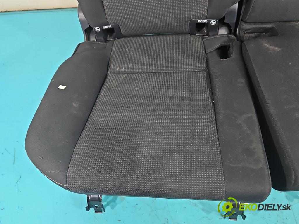 Toyota Rav4 IV 2013-2018 2.0 D4D 143 HP manual 105 kW 1995 cm3 5- Pohovka: zadné  (Sedadlo)