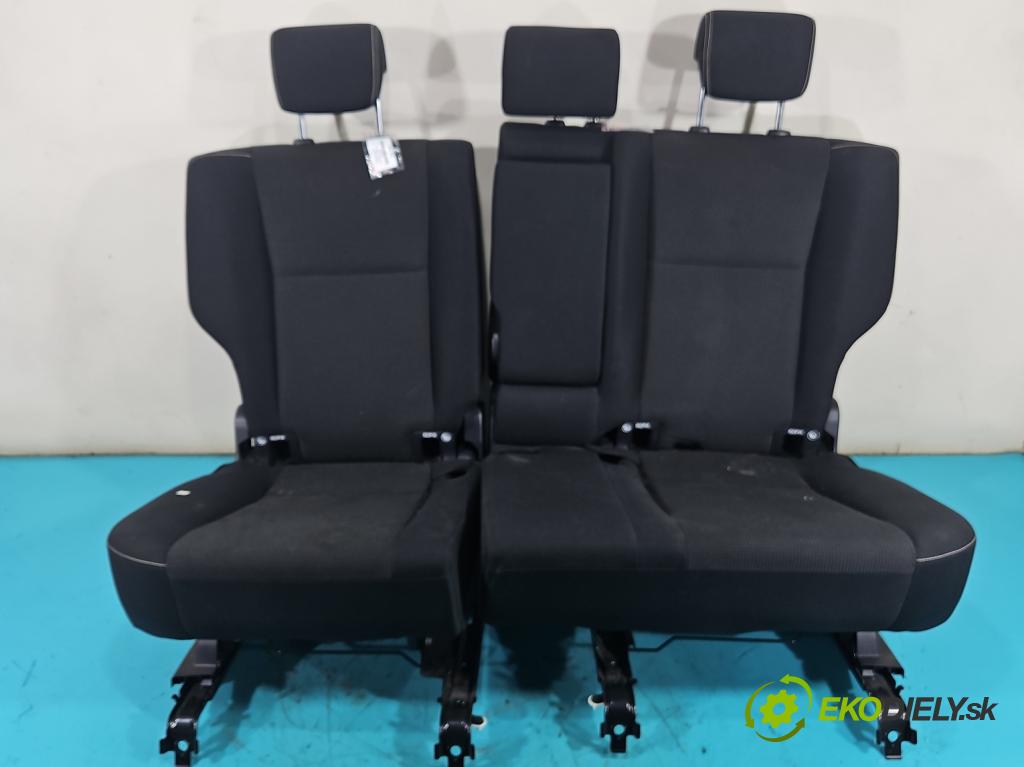 Toyota Rav4 IV 2013-2018 2.0 D4D 143 HP manual 105 kW 1995 cm3 5- Pohovka: zadné  (Sedadlo)