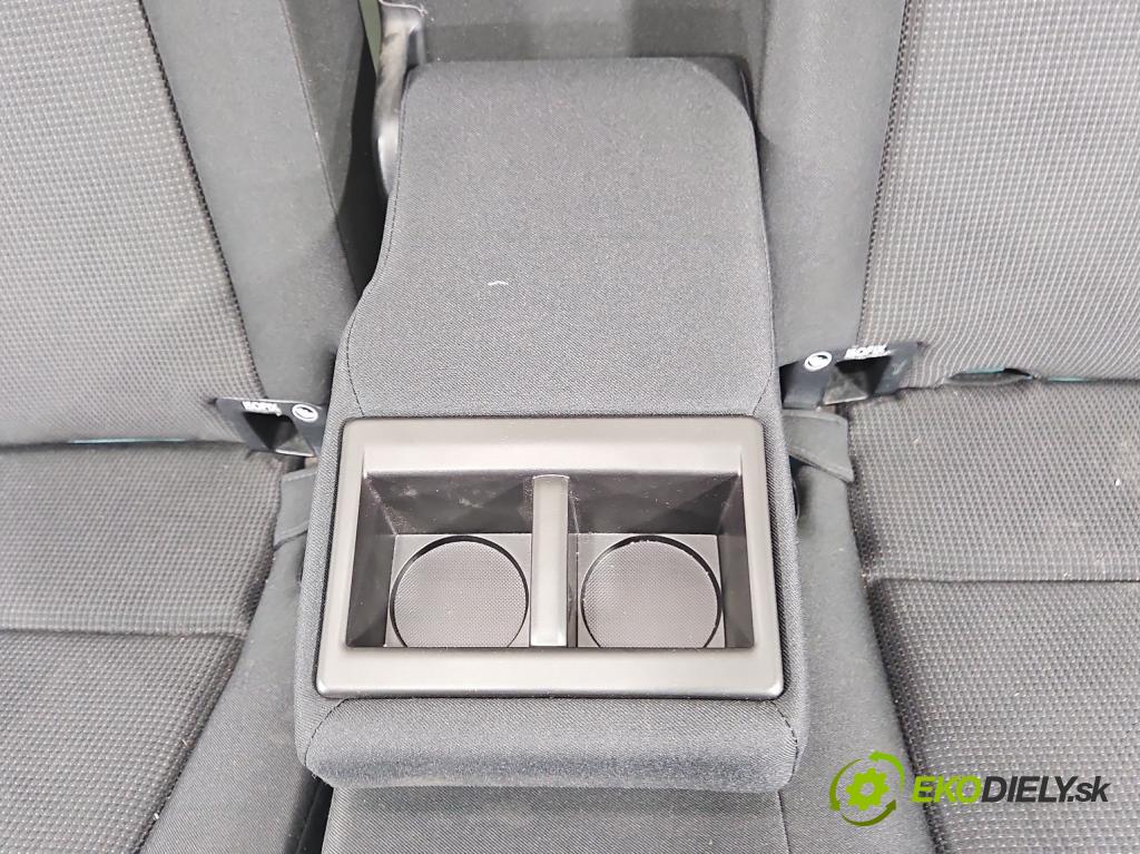 Toyota Rav4 IV 2013-2018 2.0 D4D 143 HP manual 105 kW 1995 cm3 5- Pohovka: zadné  (Sedadlo)