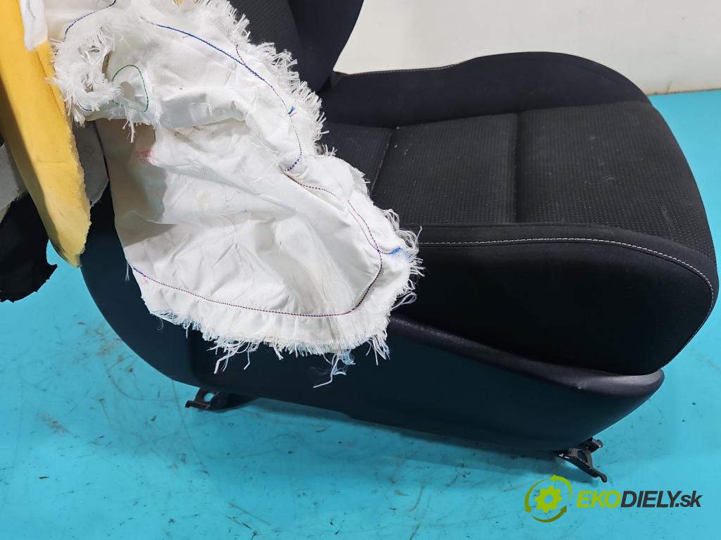 Toyota Rav4 IV 2013-2018 2.0 D4D 143 HP manual 105 kW 1995 cm3 5- Sedačka pravý  (Sedadlo)