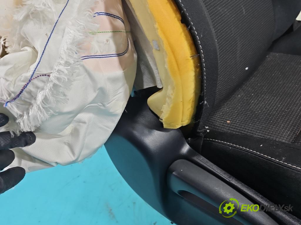 Toyota Rav4 IV 2013-2018 2.0 D4D 143 HP manual 105 kW 1995 cm3 5- Sedačka pravý  (Sedadlo)