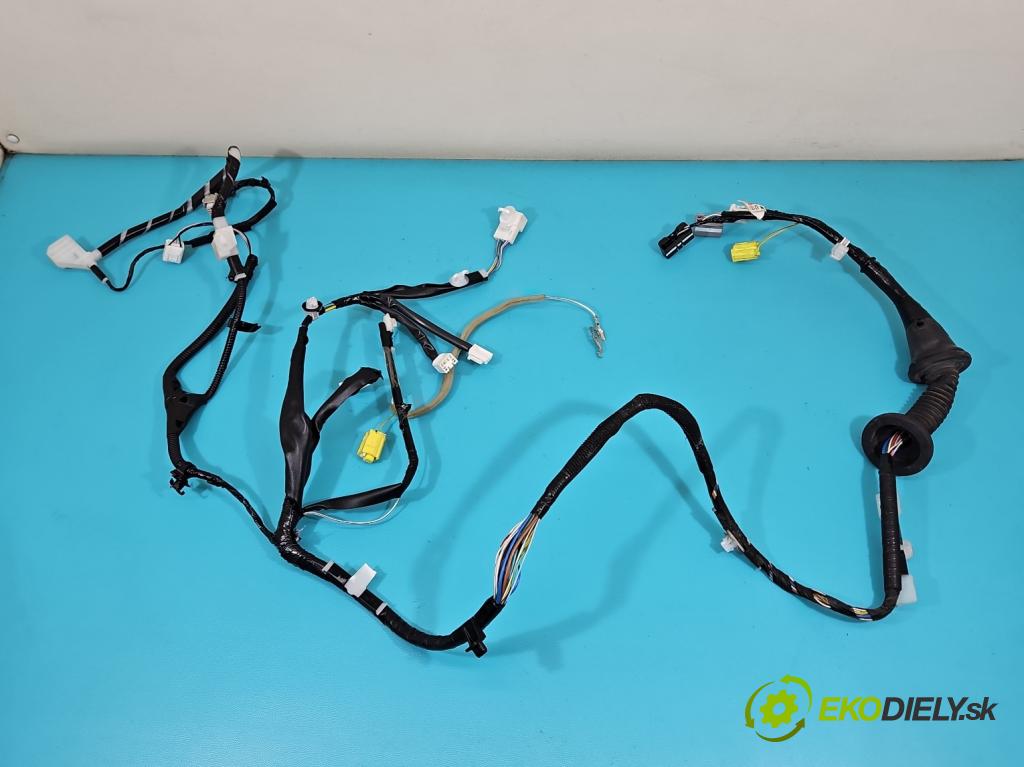 Toyota Rav4 IV 2013-2018 2.0 D4D 143 HP manual 105 kW 1995 cm3 5- Zväzok: dvere predné pravých 82151-42E40B