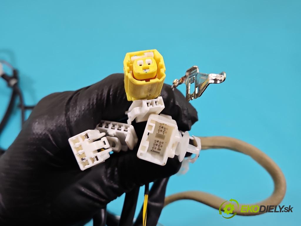 Toyota Rav4 IV 2013-2018 2.0 D4D 143 HP manual 105 kW 1995 cm3 5- Zväzok: dvere predné pravých 82151-42E40B