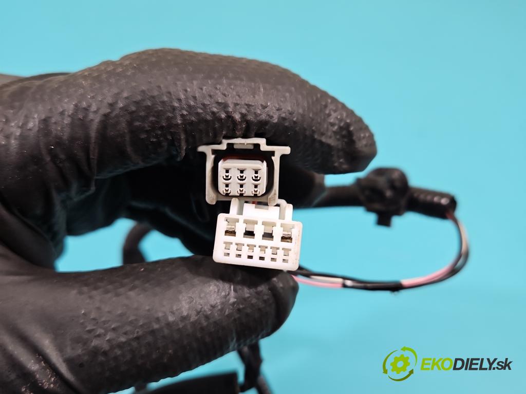 Toyota Rav4 IV 2013-2018 2.0 D4D 143 HP manual 105 kW 1995 cm3 5- Zväzok: dvere predné pravých 82151-42E40B