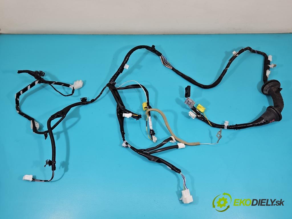 Toyota Rav4 IV 2013-2018 2.0 D4D 143 HP manual 105 kW 1995 cm3 5- Zväzok: dvere predné pravých 82151-42E40B