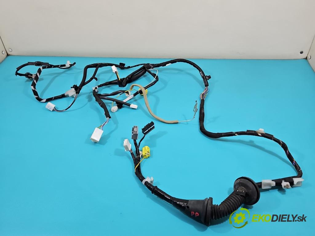 Toyota Rav4 IV 2013-2018 2.0 D4D 143 HP manual 105 kW 1995 cm3 5- Zväzok: dvere predné pravých 82151-42E40B