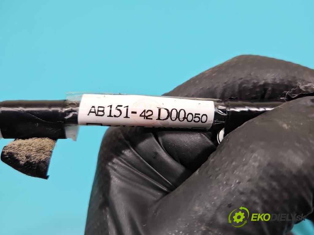 Toyota Rav4 IV 2013-2018 2.0 D4D 143 HP manual 105 kW 1995 cm3 5- Zväzok: dvere predné pravých 82151-42E40B