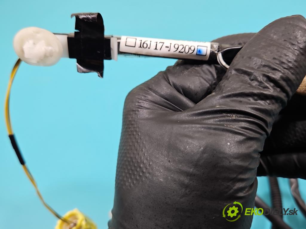 Toyota Rav4 IV 2013-2018 2.0 D4D 143 HP manual 105 kW 1995 cm3 5- Zväzok: dvere predné pravých 82151-42E40B