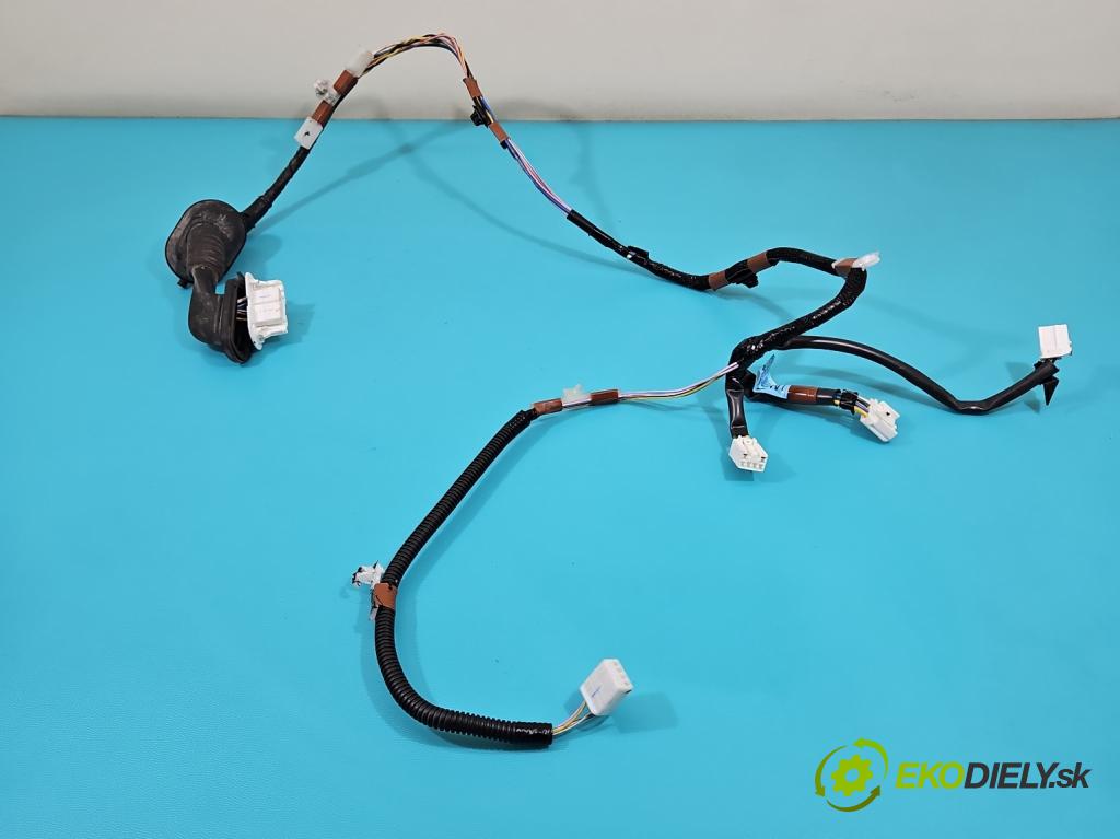 Toyota Rav4 IV 2013-2018 2.0 D4D 143 HP manual 105 kW 1995 cm3 5- Zväzok: dvere zadné vľavo: 82154-42041