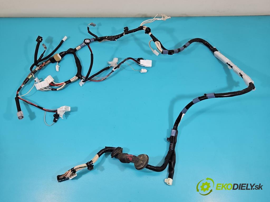 Toyota Rav4 IV 2013-2018 2.0 D4D 143 hp manual 105 kW 1995 cm3 5- Balíček: kufrových dveří zadní 82184-42611