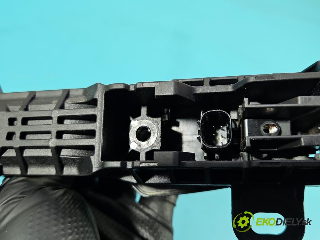 Toyota Rav4 IV 2013-2018 2.0 D4D 143 HP manual 105 kW 1995 cm3 5- rukoväť predné ľavé mimo:  (Kľučka dverí vonkajšia predná ľavá)