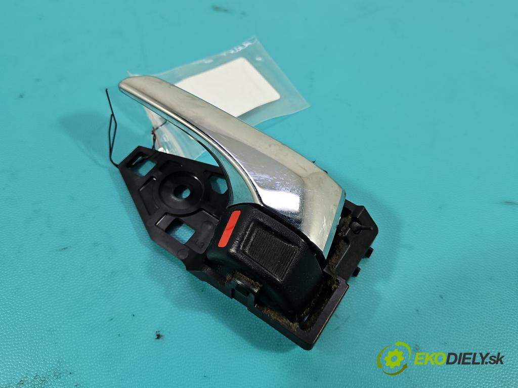 Toyota Rav4 IV 2013-2018 2.0 D4D 143 HP manual 105 kW 1995 cm3 5- rukoväť uvnitř: predné ľavé 