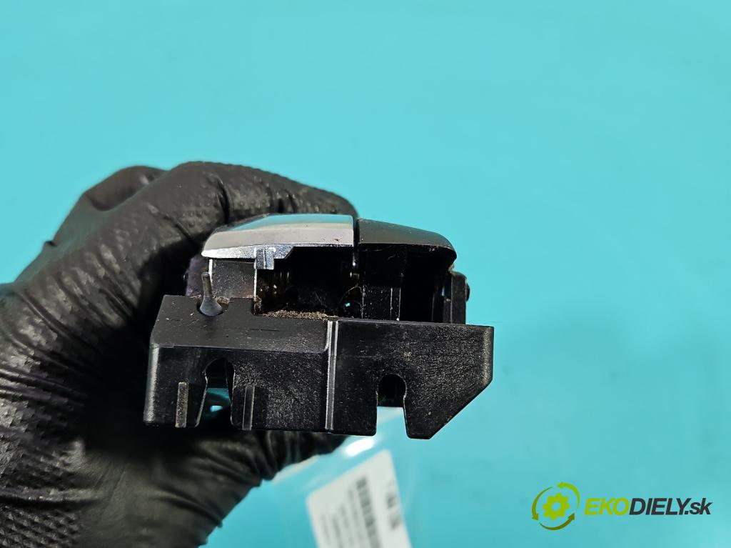 Toyota Rav4 IV 2013-2018 2.0 D4D 143 HP manual 105 kW 1995 cm3 5- rukoväť uvnitř: predné pravé