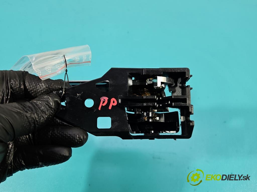 Toyota Rav4 IV 2013-2018 2.0 D4D 143 HP manual 105 kW 1995 cm3 5- rukoväť uvnitř: predné pravé