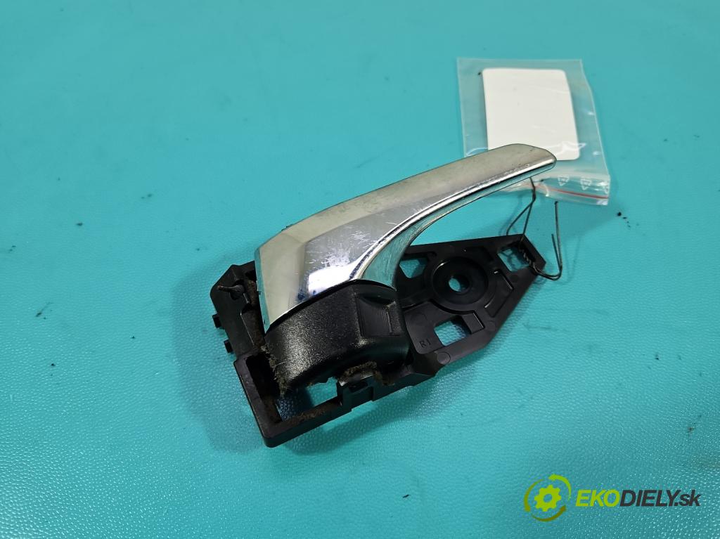 Toyota Rav4 IV 2013-2018 2.0 D4D 143 HP manual 105 kW 1995 cm3 5- rukoväť uvnitř: predné pravé 