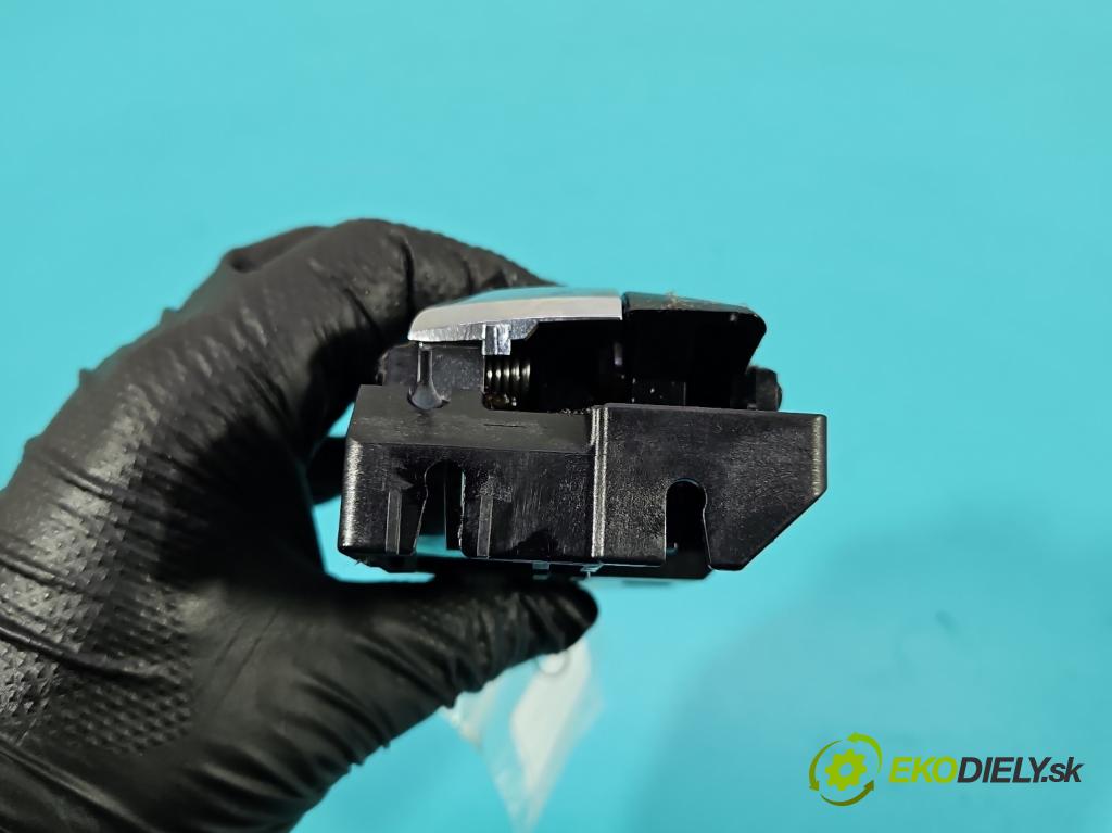 Toyota Rav4 IV 2013-2018 2.0 D4D 143 HP manual 105 kW 1995 cm3 5- rukoväť uvnitř: zadné pravé  (Kľučka dverí ostatné)