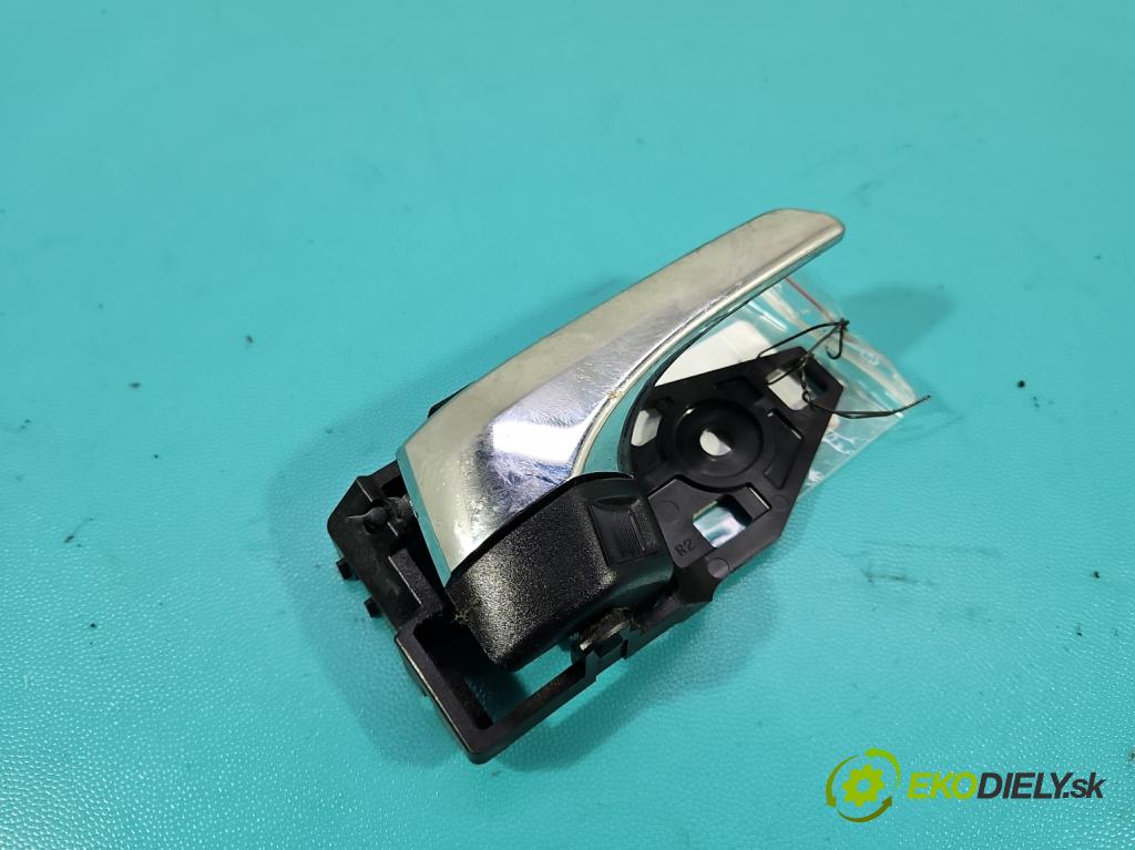 Toyota Rav4 IV 2013-2018 2.0 D4D 143 HP manual 105 kW 1995 cm3 5- rukoväť uvnitř: zadné pravé  (Kľučka dverí ostatné)