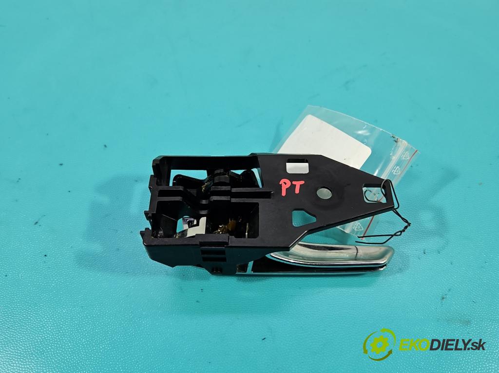 Toyota Rav4 IV 2013-2018 2.0 D4D 143 HP manual 105 kW 1995 cm3 5- rukoväť uvnitř: zadné pravé  (Kľučka dverí ostatné)