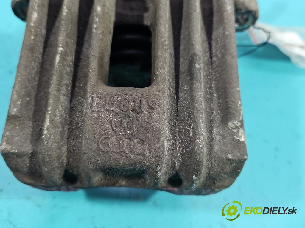 Audi A4 B6 2000-2004 2.0 20V 131 hp manual 96 kW 1984 cm3 4- brzdič zadní pravý  (Klika dveří ostatní)