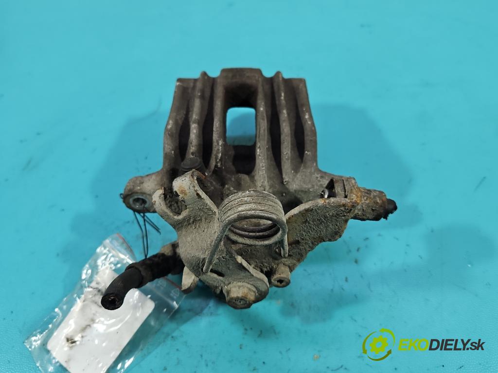 Audi A4 B6 2000-2004 2.0 20V 131 hp manual 96 kW 1984 cm3 4- brzdič zadní pravý  (Klika dveří ostatní)