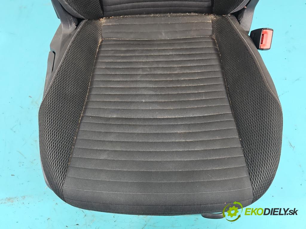 Vw Golf VII 2012-2020 1.4 TSI 150 HP automatic 110 kW 1395 cm3 5- Sedačka pravý  (Sedadlo)