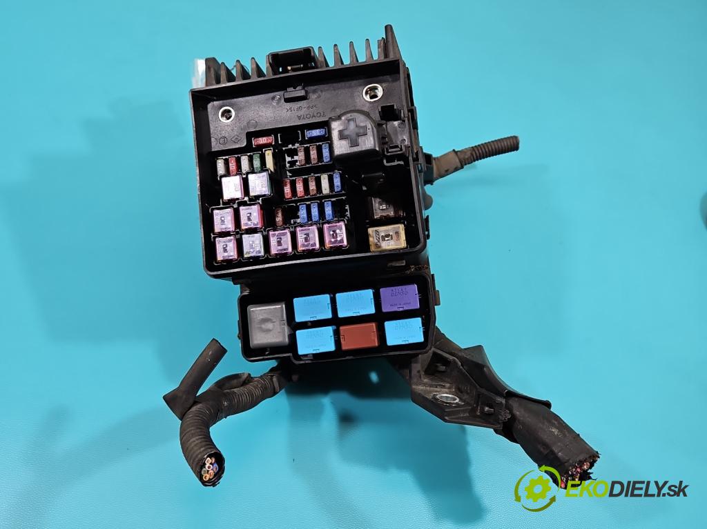 Lexus RX II 2003-2008 3.5 V6 automatic 203 kW 3456 cm3 5- skříňka pojistková  (Pojistková skříňka)