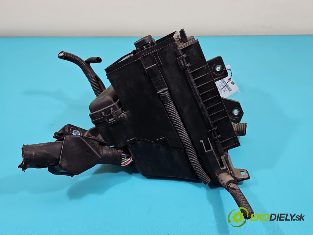 Lexus RX II 2003-2008 3.5 V6 automatic 203 kW 3456 cm3 5- skříňka pojistková  (Pojistková skříňka)