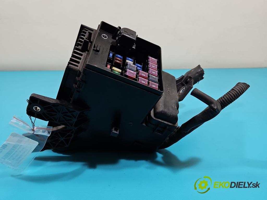 Lexus RX II 2003-2008 3.5 V6 automatic 203 kW 3456 cm3 5- skříňka pojistková  (Pojistková skříňka)