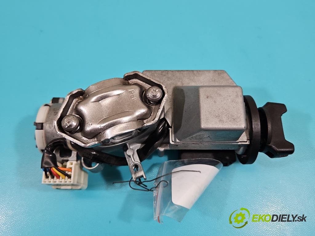 Suzuki Grand Vitara II 2005-2014 2.4 16V 169KM manual 124 kW 2393 cm3 5- Spínačka  (Spínacia skrinka)