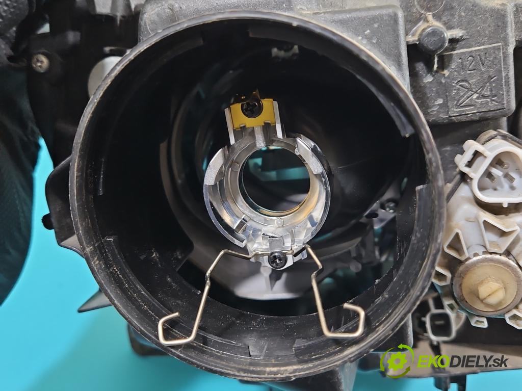 Suzuki Grand Vitara II 2005-2014 2.4 16V 169KM manual 124 kW 2393 cm3 5- Reflektor: ľavý 100-59079 (Kľučka dverí ostatné)