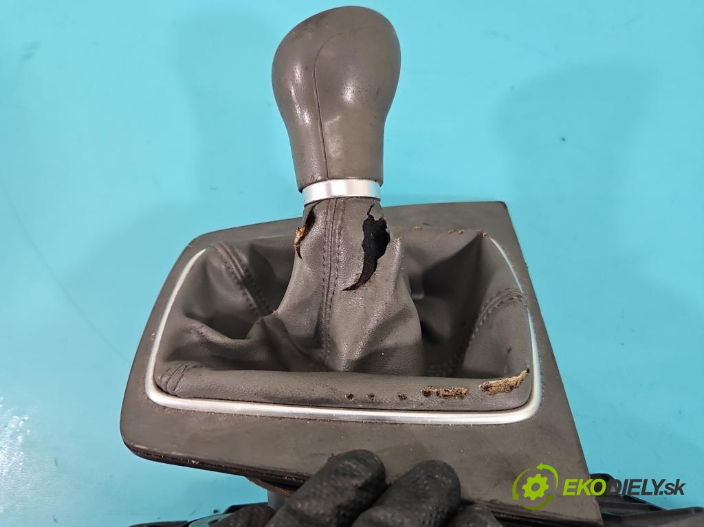 Audi A4 B6 2000-2004 2.0 20V 131 hp manual 96 kW 1984 cm3 4- kulisa změny stupňová 8E0711025 (Řadicí páka (kulisa) )