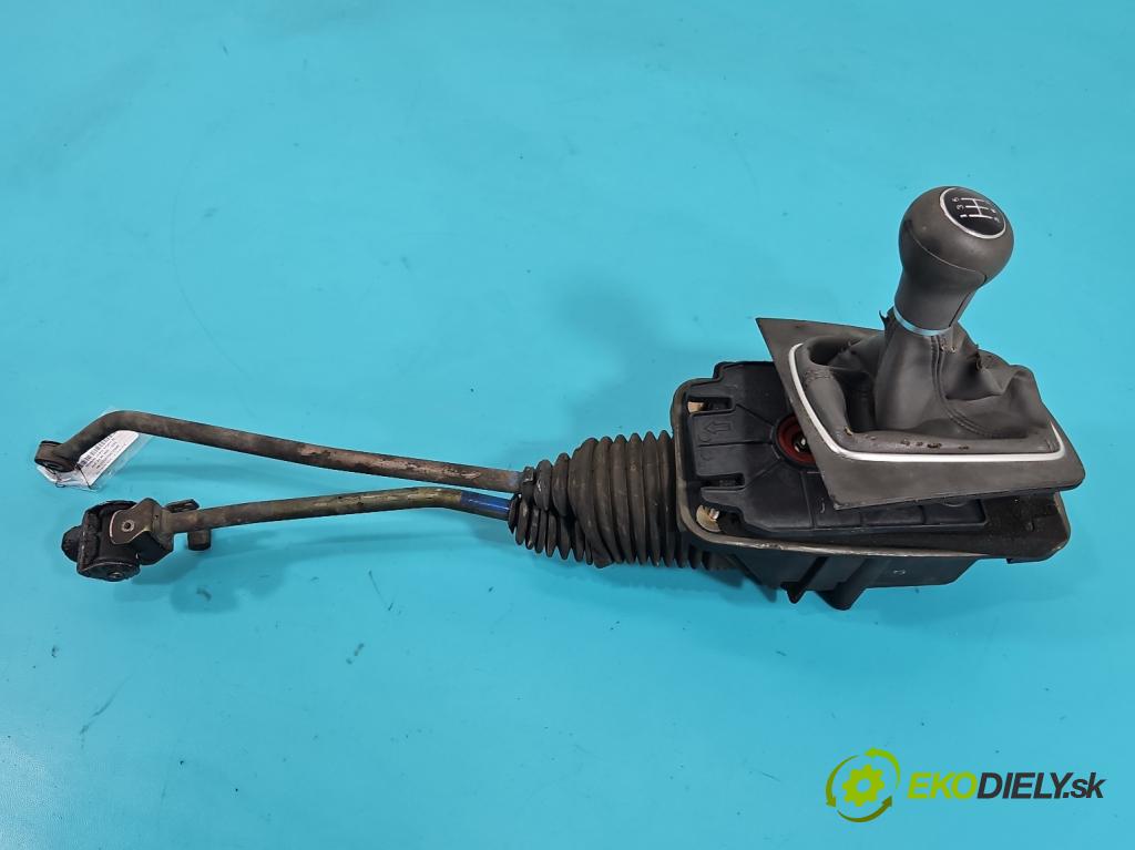 Audi A4 B6 2000-2004 2.0 20V 131 hp manual 96 kW 1984 cm3 4- kulisa změny stupňová 8E0711025 (Řadicí páka (kulisa) )