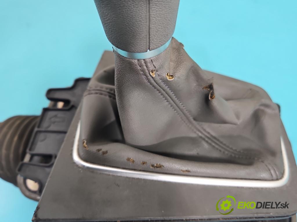 Audi A4 B6 2000-2004 2.0 20V 131 hp manual 96 kW 1984 cm3 4- kulisa změny stupňová 8E0711025 (Řadicí páka (kulisa) )